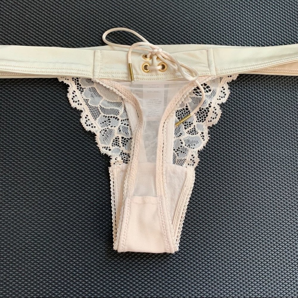 VS very‎ sexy v-string panty underwear Small Beige